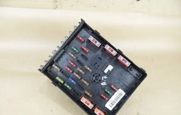 Volkswagen PASSAT B6 Fuse module 3C0937125 63592777