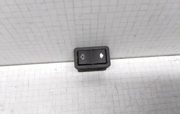 BMW 5 E39 Electric window control switch 8368974