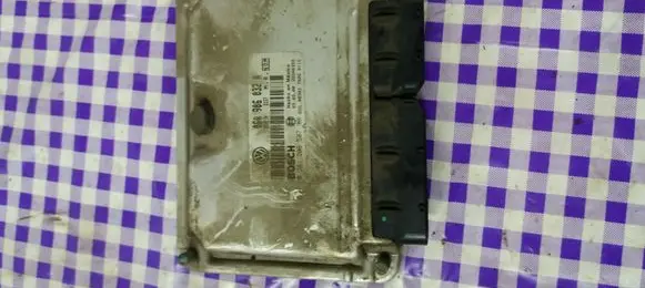 Volkswagen New Beetle Engine control unit/module 06A906032A 0261206507