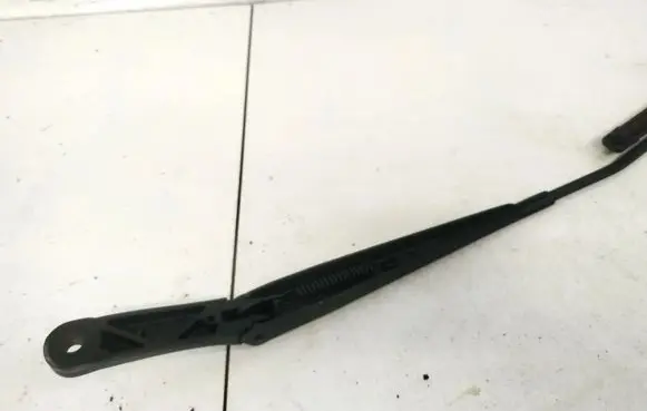 Skoda Octavia Mk2 (1Z) Front wiper blade arm 1Z1955410