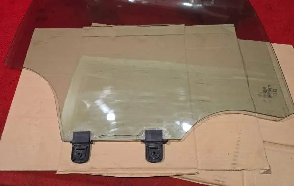 Citroen C5 Front door window/glass (coupe) E000233