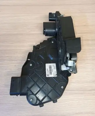Volvo S80 Front door lock 31253281