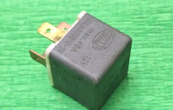 Volkswagen PASSAT B3 Other relay 141951253B