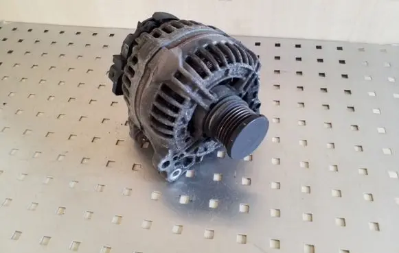 Audi A5 8T 8F Generator/alternator 03G903016E