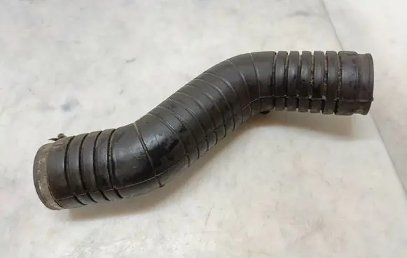 Volkswagen PASSAT B4 Air intake hose/pipe 357129627B