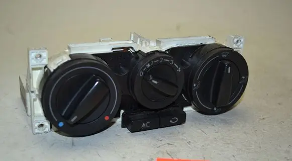 Volkswagen Bora Climate control unit 1J0820045F 657837L12 901511210000