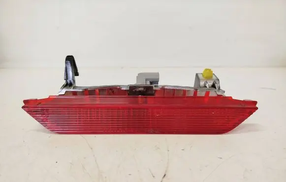 Toyota Yaris Third/center stoplight E111651