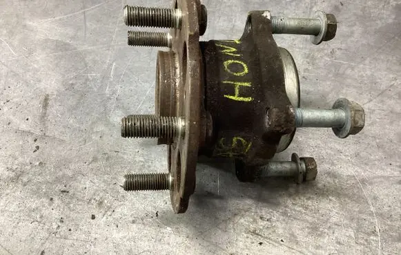 Honda CR-V Front wheel hub