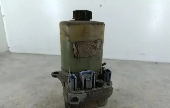 Ford Focus Power steering pump 4M513K514CA