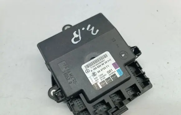 Mercedes-Benz A W169 Door control unit/module A1698204826 05072371