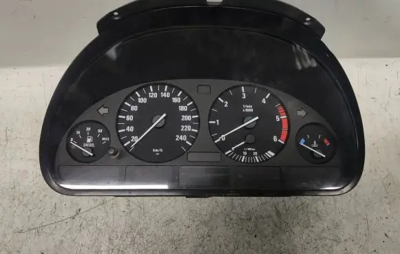 BMW 5 E39 Speedometer (instrument cluster) 87001313