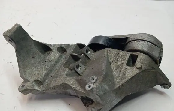 Jaguar F-Pace Generator/alternator bracket R8S3A2