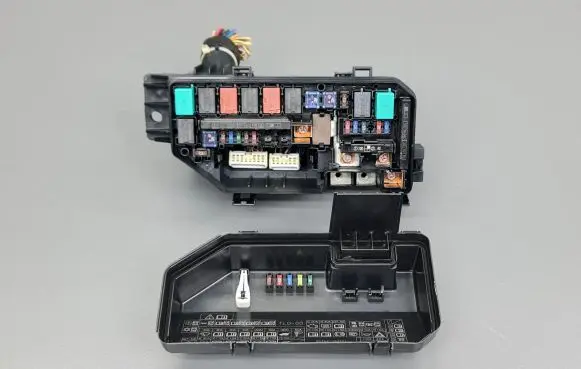 Honda Accord Fuse module TA0A0 806030812