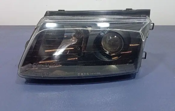 Volkswagen PASSAT B4 Headlight/headlamp 4411156L