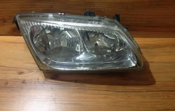 Nissan Almera N16 Headlight/headlamp 89003330 26010bn011