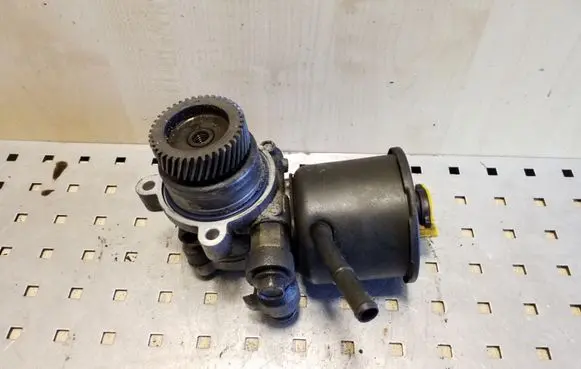 Mazda Premacy Power steering pump CB873265X