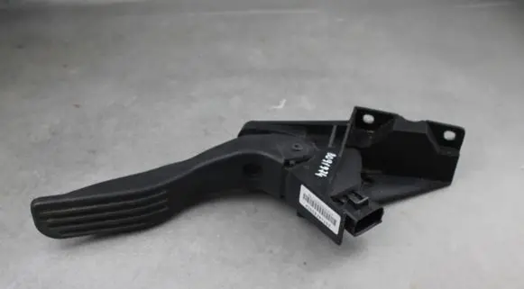Ford Mondeo Mk III Accelerator throttle pedal 2S719F836CA