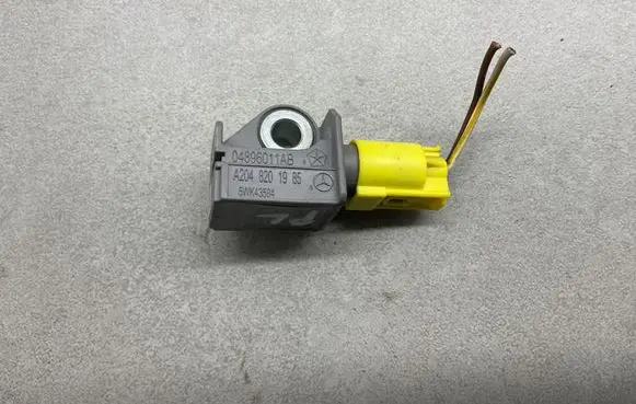 Mercedes-Benz C W204 Airbag deployment crash/impact sensor 04896011AB A2048201985 5WK43584