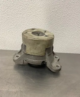 Mercedes-Benz C W205 Engine mount bracket A2052407900 ZGS003