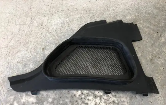 Mercedes-Benz ML W166 Wiper trim A1668300013