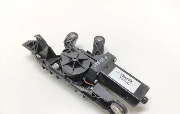 Audi A5 8T 8F Seat belt adjustment motor 