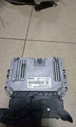 KIA Ceed Engine control unit/module 0281017218