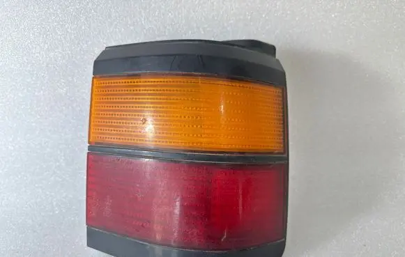 Volkswagen PASSAT B3 Rear/tail lights 333945257