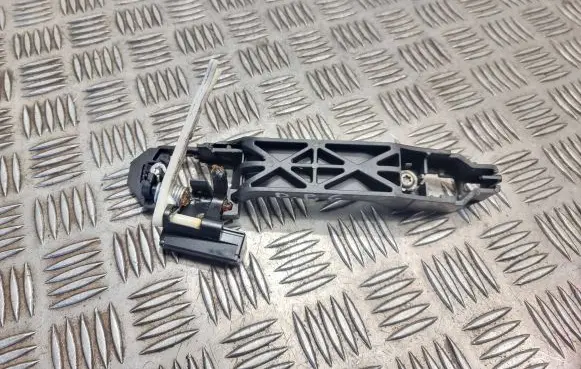 Rear door exterior handle/bracket