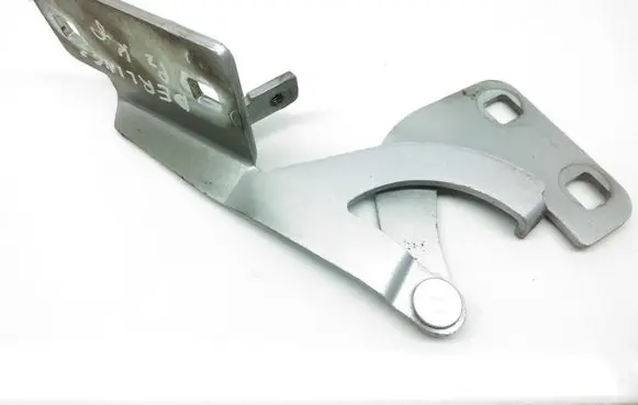 Engine bonnet/hood hinges