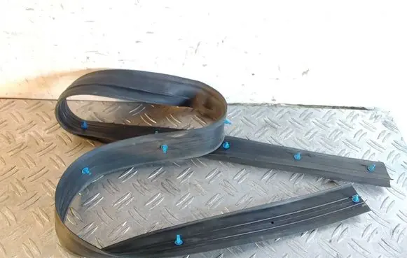 Toyota RAV 4 (XA40) Front door rubber seal 