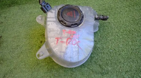 Volkswagen T-Roc Coolant expansion tank/reservoir 