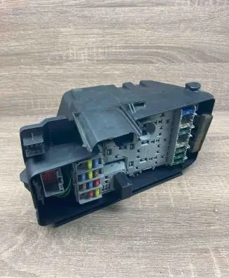 Volvo XC90 Fuse module 30728132 8690698