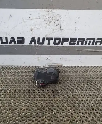 Nissan Juke I F15 EGR valve 147104647R H8201143495