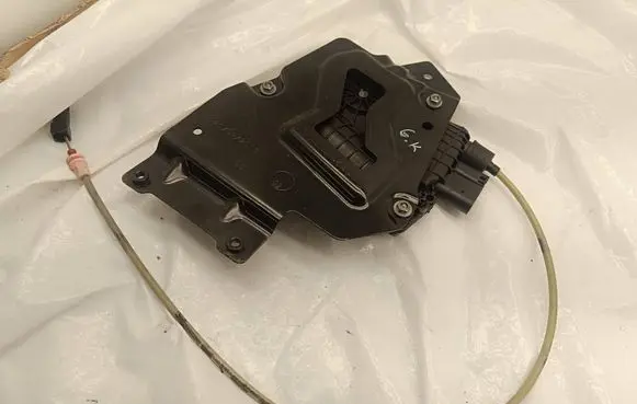 BMW 6 F06 Gran coupe Rear door soft close latching motor 4153310700 24N31