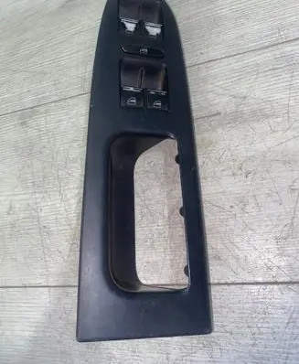 Volkswagen Touran I Front door window switch trim 1T1867371H