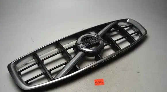 Volvo XC70 Front bumper upper radiator grill 31283902