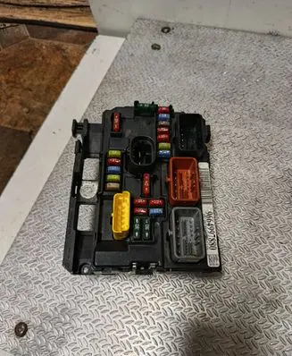 Peugeot 1007 Fuse module 9664997880