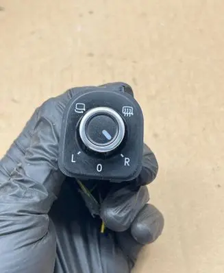 Volkswagen PASSAT B7 Wing mirror switch 5K0959565
