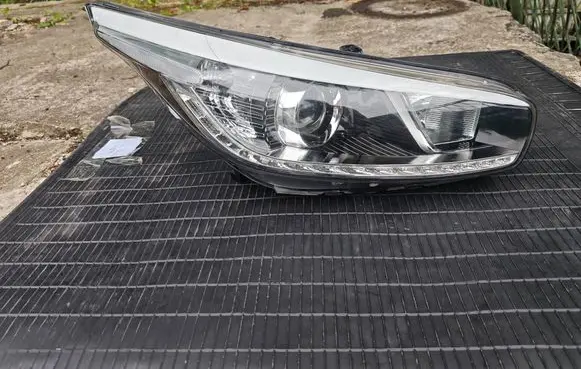 KIA Ceed Headlight/headlamp 92102A2260