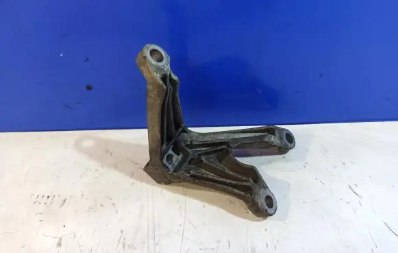 Volvo V50 Engine mounting bracket 3M517M125