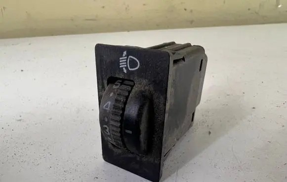 Toyota Avensis T220 Headlight level height control switch 1198