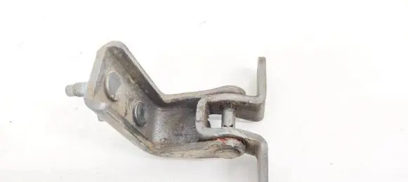 Suzuki SX4 Tailgate/trunk/boot hinge