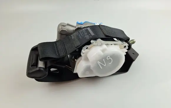 Subaru Forester SK Rear seatbelt 7Y2060P 023078