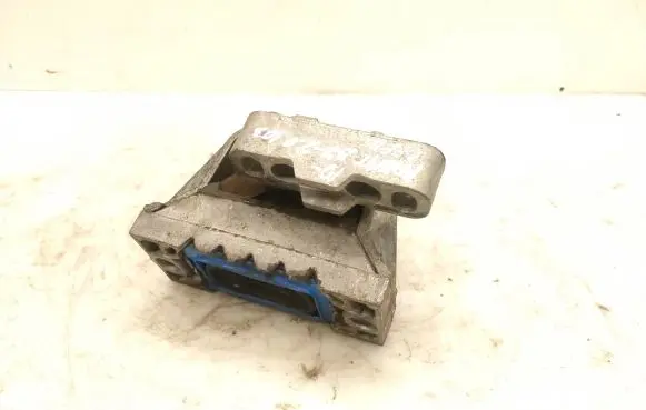Volkswagen PASSAT B7 Engine mount bracket 1K0199262
