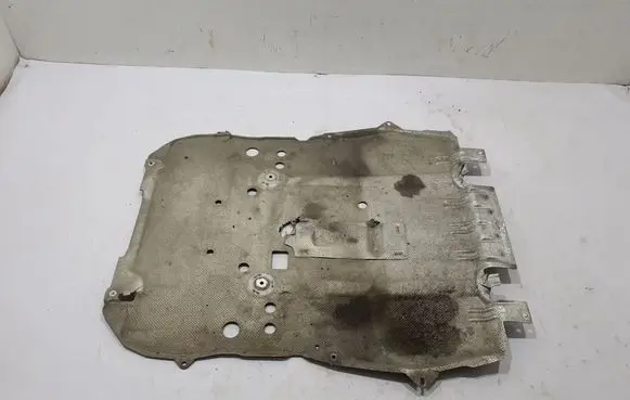 Peugeot 308 Engine splash shield/under tray 9846913380