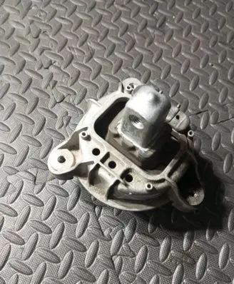 BMW 5 F10 F11 Engine mount bracket 22116777371 6777371