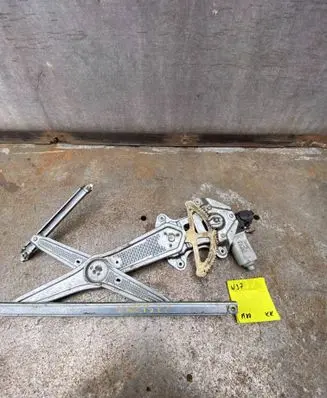 Toyota Yaris Front door window regulator with motor 8572052020 0621009991