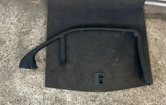Mercedes-Benz E AMG W212 Rear door glass trim molding A2127350171 07191000