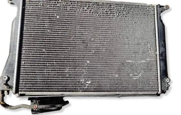Toyota Corolla Verso E121 Coolant radiator MN4221333301 0R01