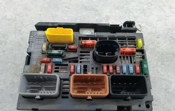 Peugeot 308 BSM Control unit 9675878480